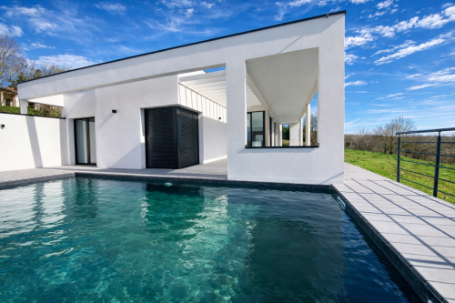 côté terrasse sud et piscine