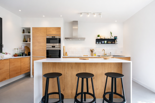 Cuisine moderne et élégante avec îlot