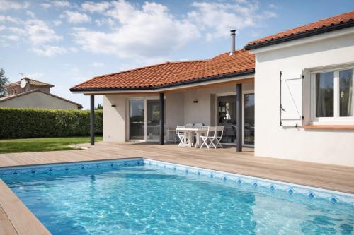 Extension de maison avec piscine et patio