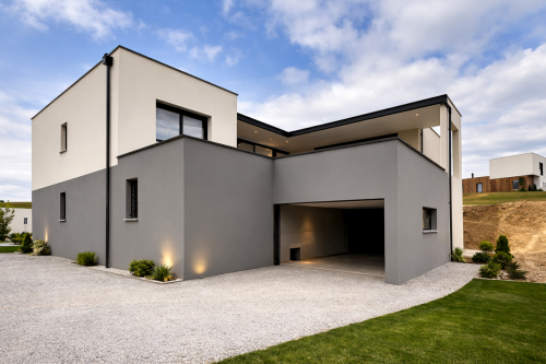 Maison-moderne-minimaliste-ensoleillee